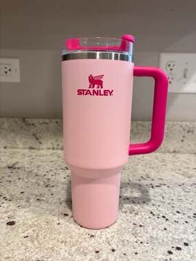 Stanley Quencher H2.0 FlowState 40oz Tumbler in Petal Pink